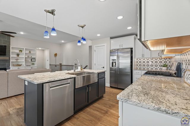 7700 SW 24th TER, Topeka, KS 66614