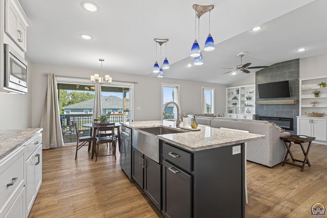 7700 SW 24th TER, Topeka, KS 66614