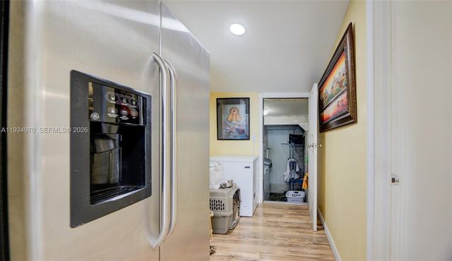 1911 NW 52nd St, Miami, FL 33142