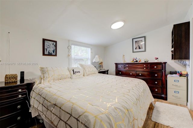 1911 NW 52nd St, Miami, FL 33142