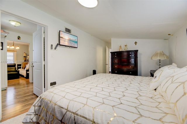 1911 NW 52nd St, Miami, FL 33142