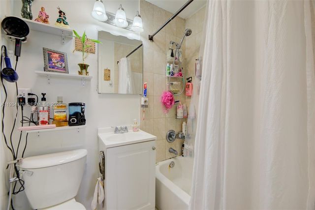 1911 NW 52nd St, Miami, FL 33142