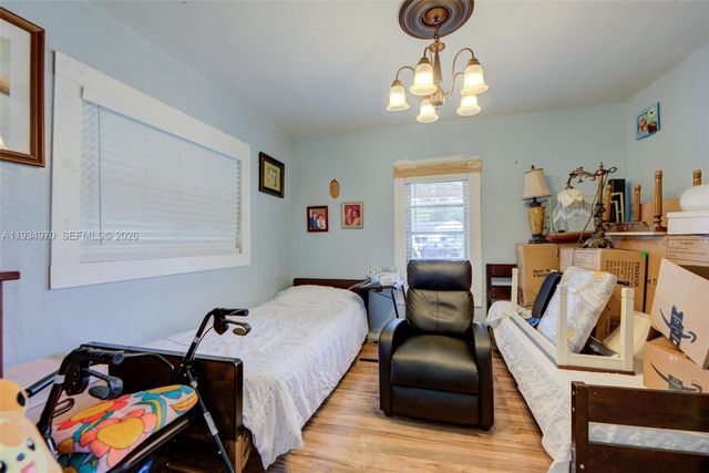 1911 NW 52nd St, Miami, FL 33142