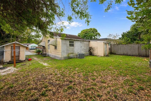 1911 NW 52nd St, Miami, FL 33142