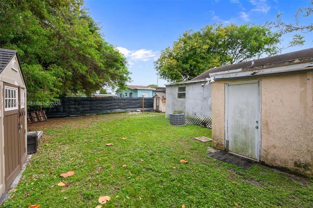 1911 NW 52nd St, Miami, FL 33142