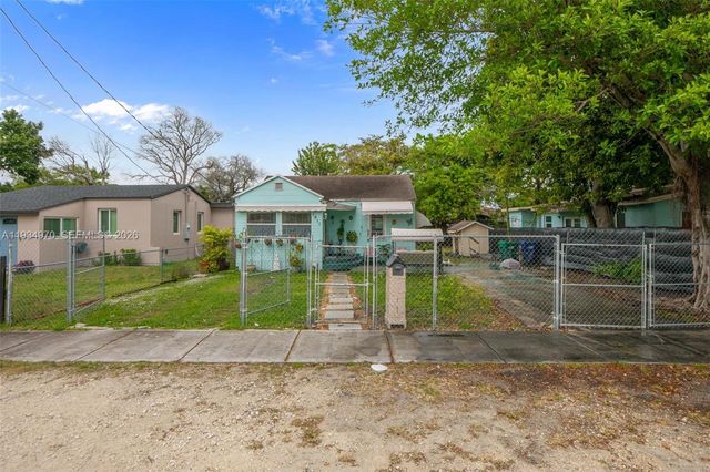 1911 NW 52nd St, Miami, FL 33142