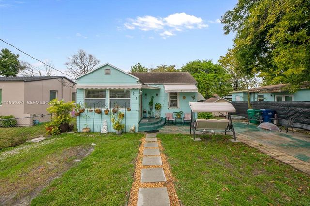 1911 NW 52nd St, Miami, FL 33142