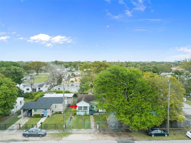1911 NW 52nd St, Miami, FL 33142
