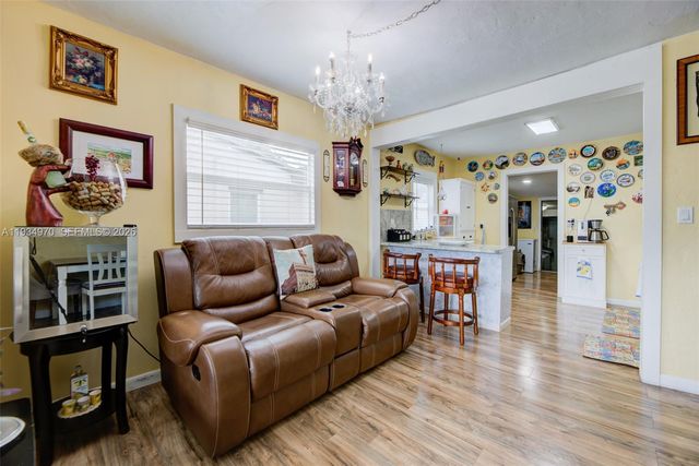 1911 NW 52nd St, Miami, FL 33142