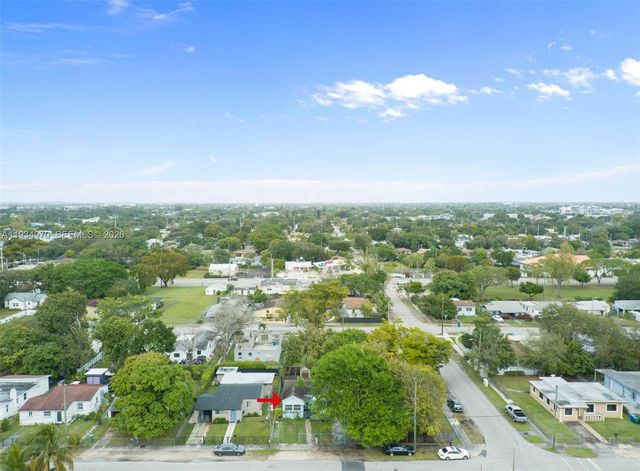 1911 NW 52nd St, Miami, FL 33142