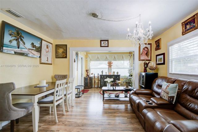 1911 NW 52nd St, Miami, FL 33142