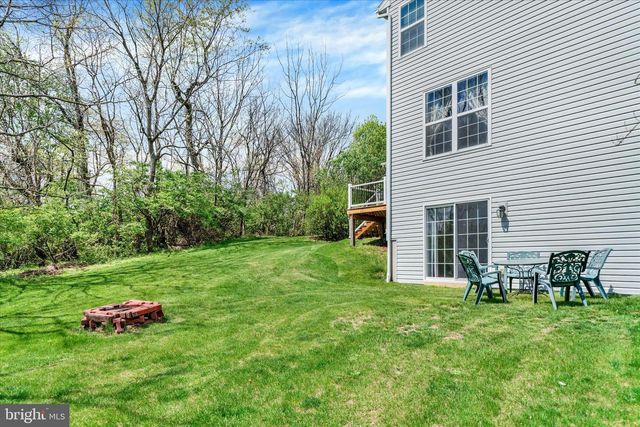 4 KERRYN DR, Robesonia, PA 19551