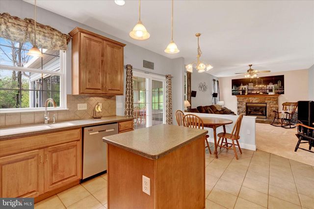 4 KERRYN DR, Robesonia, PA 19551