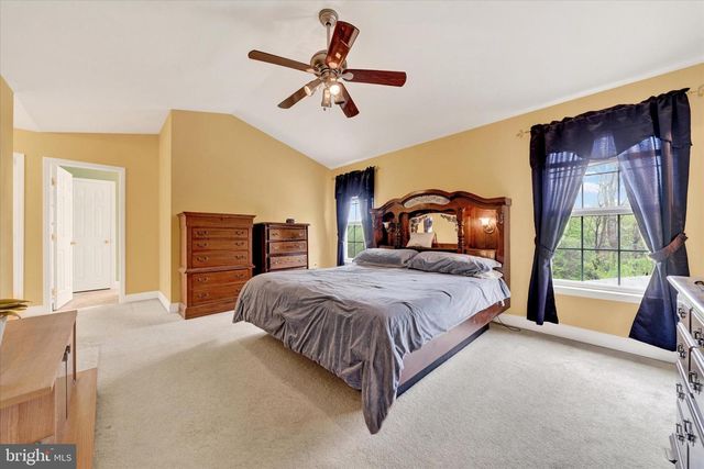 4 KERRYN DR, Robesonia, PA 19551