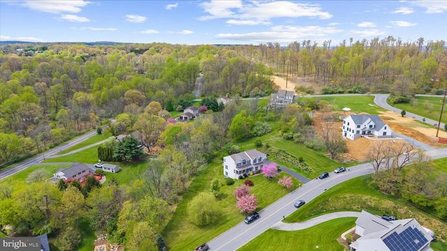 4 KERRYN DR, Robesonia, PA 19551