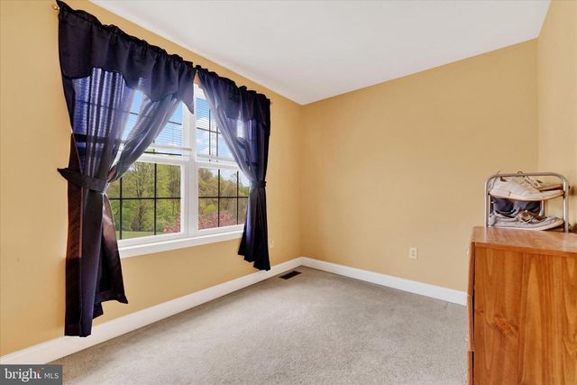 4 KERRYN DR, Robesonia, PA 19551