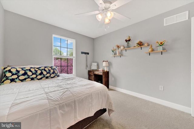 4 KERRYN DR, Robesonia, PA 19551