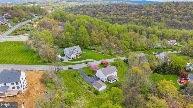 4 KERRYN DR, Robesonia, PA 19551