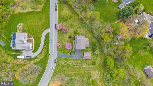 4 KERRYN DR, Robesonia, PA 19551
