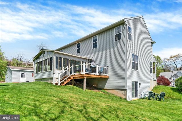 4 KERRYN DR, Robesonia, PA 19551