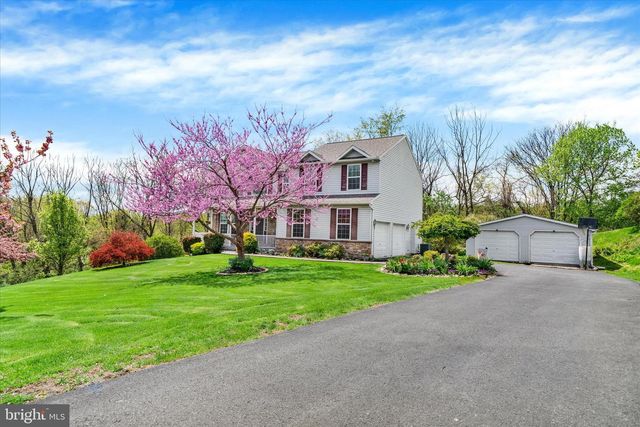 4 KERRYN DR, Robesonia, PA 19551