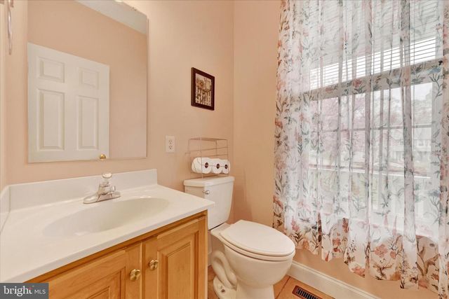 4 KERRYN DR, Robesonia, PA 19551