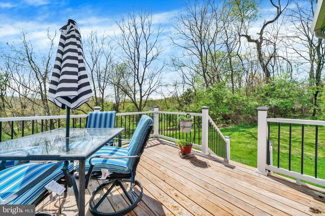 4 KERRYN DR, Robesonia, PA 19551
