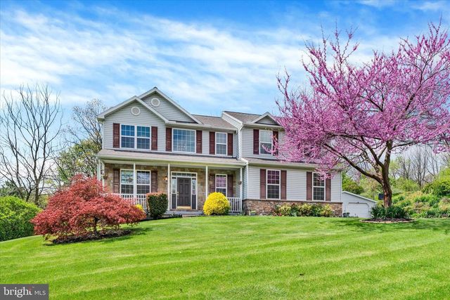 4 KERRYN DR, Robesonia, PA 19551