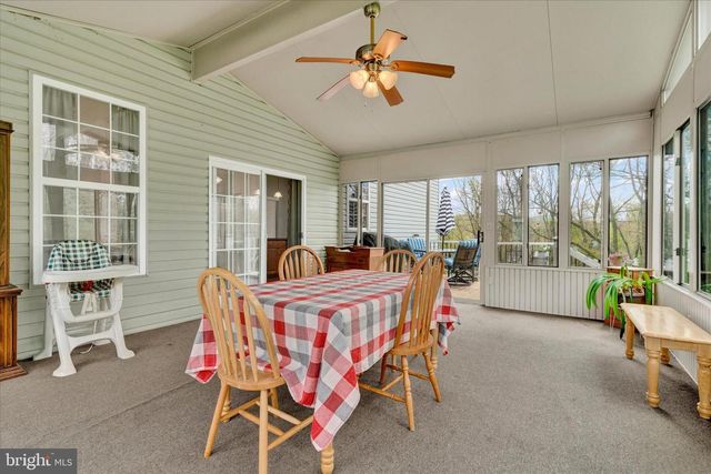 4 KERRYN DR, Robesonia, PA 19551