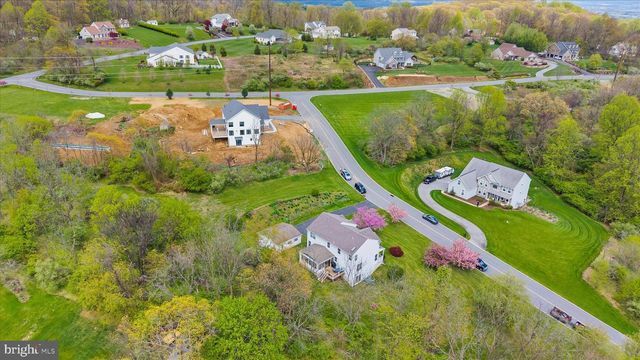 4 KERRYN DR, Robesonia, PA 19551