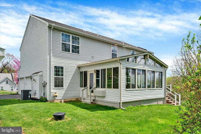 4 KERRYN DR, Robesonia, PA 19551