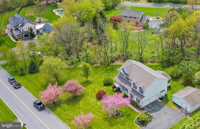 4 KERRYN DR, Robesonia, PA 19551