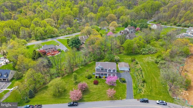 4 KERRYN DR, Robesonia, PA 19551
