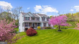 4 KERRYN DR, Robesonia, PA 19551