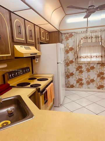 8515 Sunrise Lakes Blvd 206, Sunrise, FL 33322