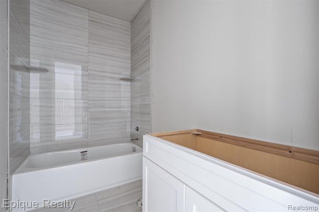3316 Cornerstone Drive 3, Lake Orion, MI 48360