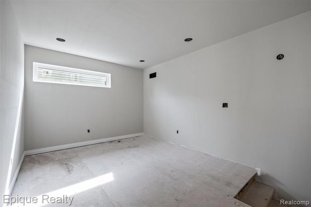 3316 Cornerstone Drive 3, Lake Orion, MI 48360