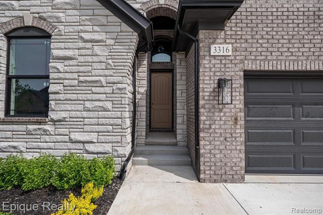 3316 Cornerstone Drive 3, Lake Orion, MI 48360