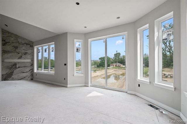 3316 Cornerstone Drive 3, Lake Orion, MI 48360