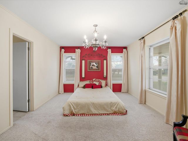 115 W COMMERCE STREET, Henrietta, TX 76365