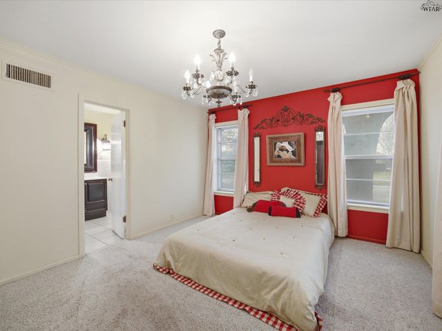 115 W COMMERCE STREET, Henrietta, TX 76365