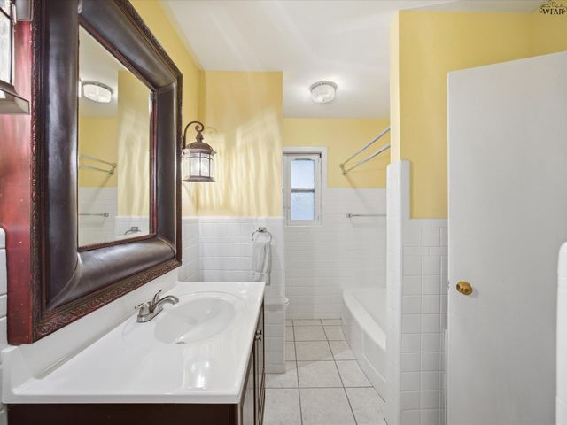 115 W COMMERCE STREET, Henrietta, TX 76365