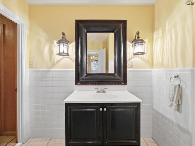 115 W COMMERCE STREET, Henrietta, TX 76365