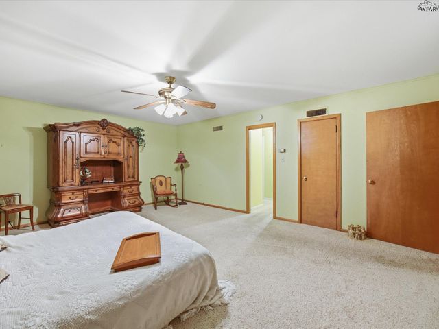 115 W COMMERCE STREET, Henrietta, TX 76365