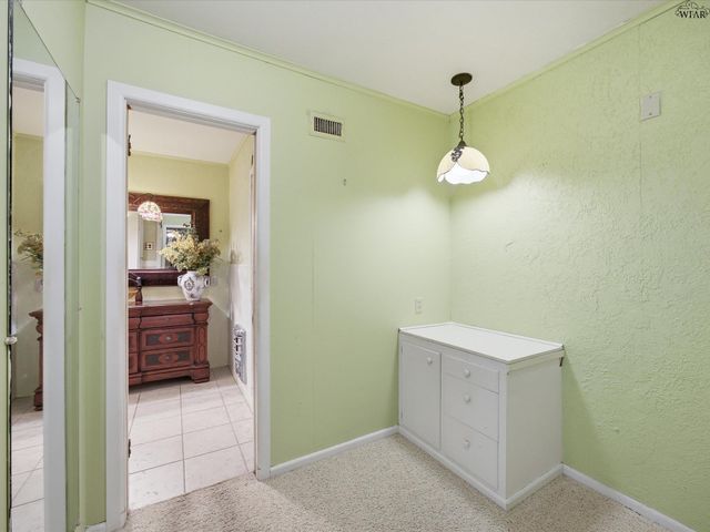 115 W COMMERCE STREET, Henrietta, TX 76365