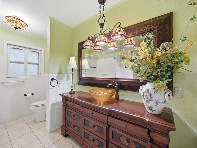 115 W COMMERCE STREET, Henrietta, TX 76365