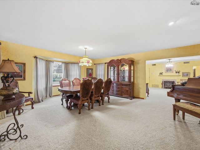 115 W COMMERCE STREET, Henrietta, TX 76365