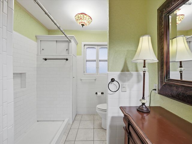 115 W COMMERCE STREET, Henrietta, TX 76365