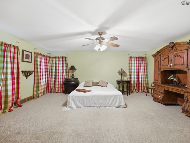 115 W COMMERCE STREET, Henrietta, TX 76365