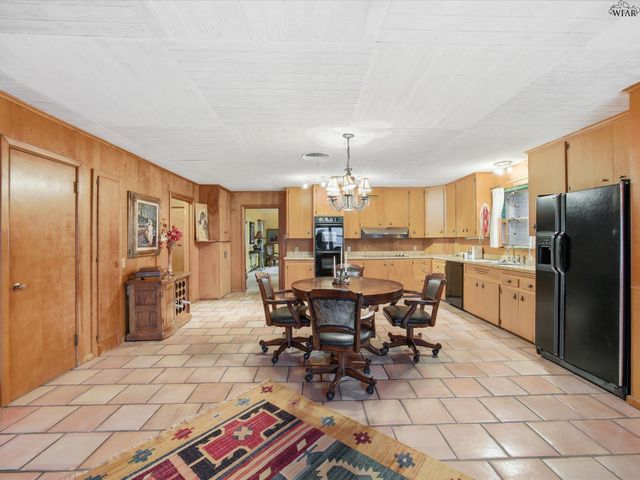 115 W COMMERCE STREET, Henrietta, TX 76365